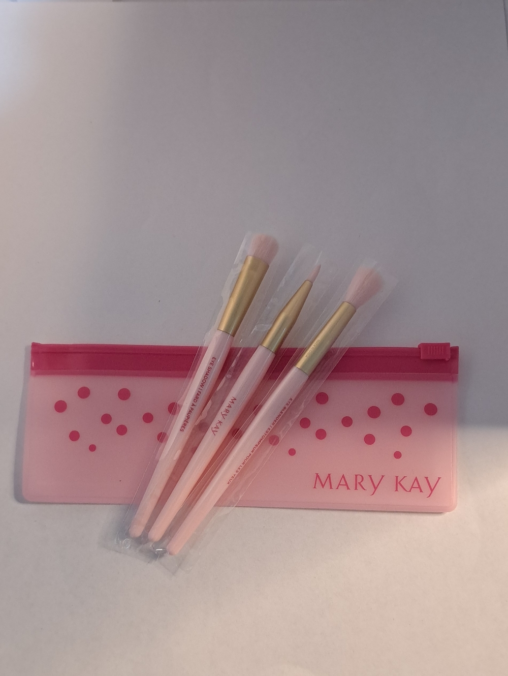 Mary Kay Pink Brush Trio with Gold Ferrules and Pink Pouch